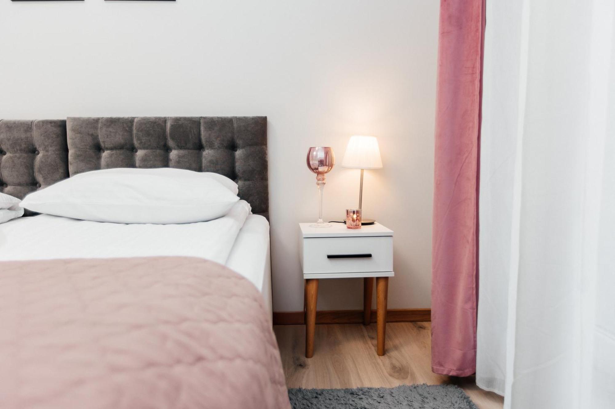 Maya's Flats & 42 - Swietej Barbary Lägenhet Gdańsk