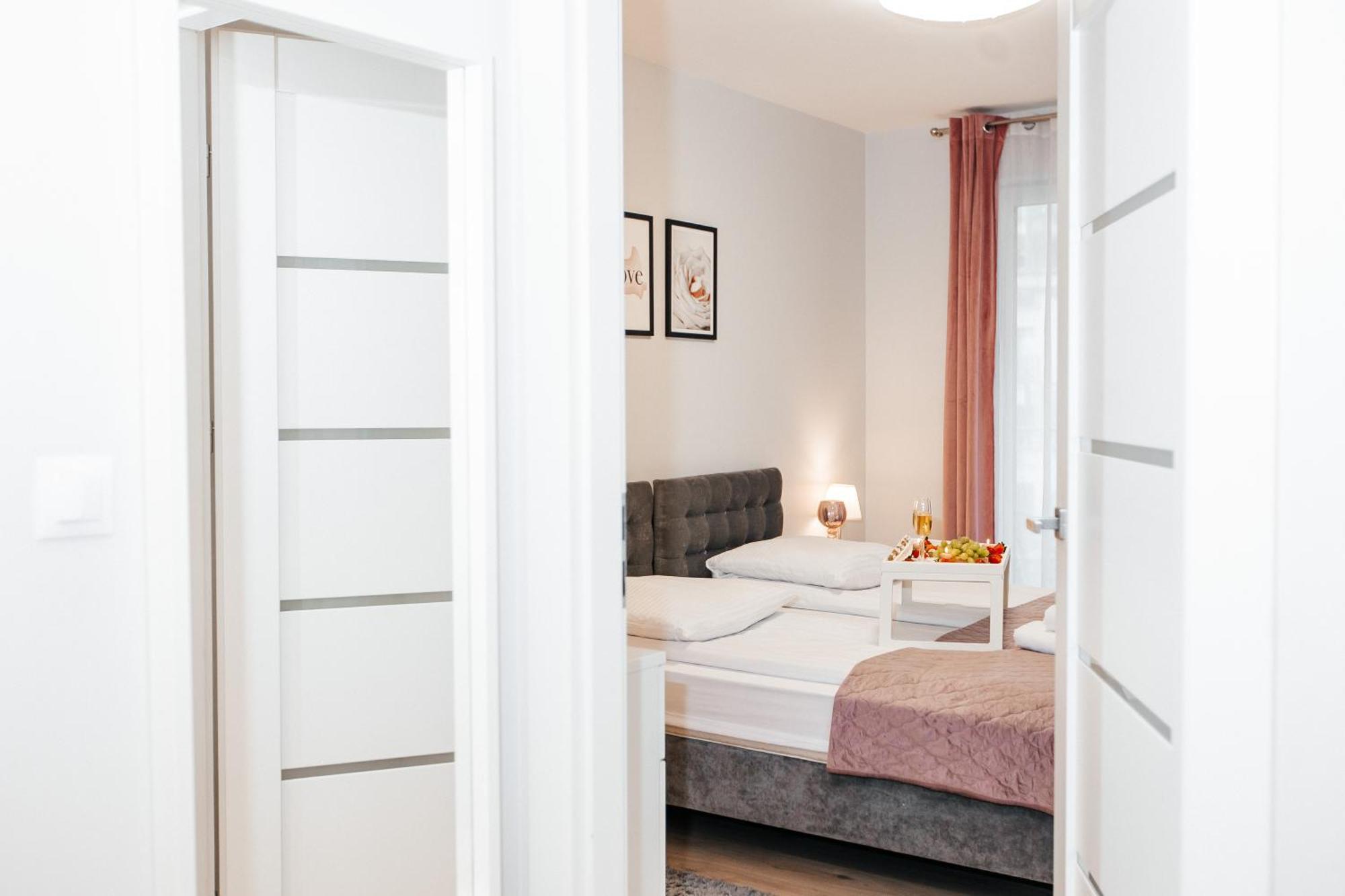 Maya's Flats & 42 - Swietej Barbary